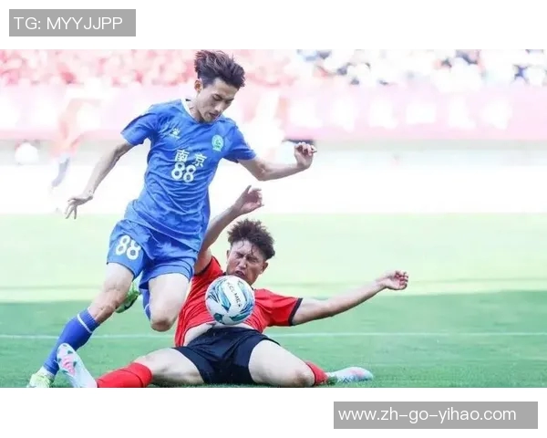 从草根到球场之巅 半路出道的足球球星传奇故事